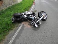 Motorkář utrpěl těžká zranění po střetu s vozidlem - Kaceřov