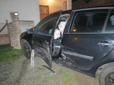 Řidič Opelu pod vlivem alkoholu zavinil nehodu