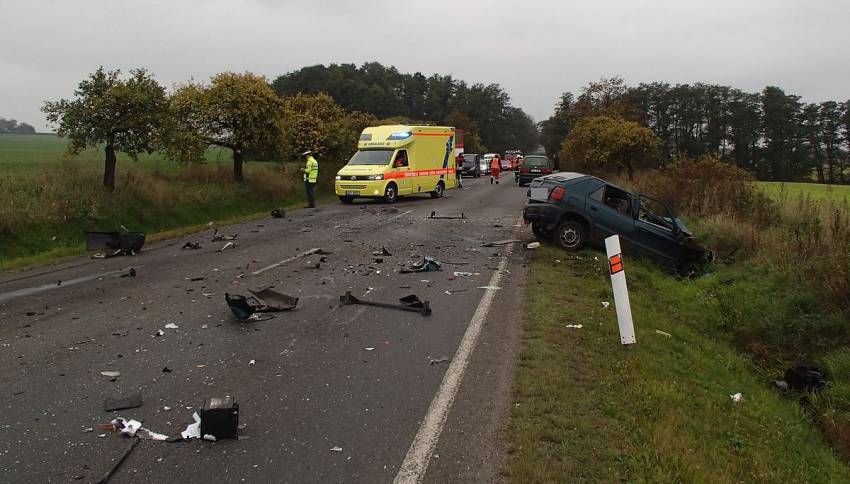 Srážku s popelářským vozem řidič Felicie nepřežil - Sokolov, Staré Sedlo