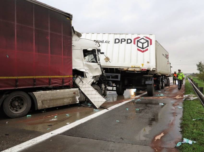 Hromadná dopravní nehoda na D2: Srazilo se osm aut - dálnice D2, 6. kilometr směr B