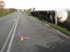 Dopravní nehoda u Lotouše si vyžádala život řidiče dodávky - Lotouš, Louny