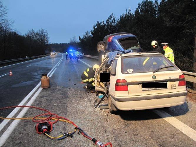 Tragická dopravní nehoda u Českých Budějovic si vyžádala tři mrtvé - Borek