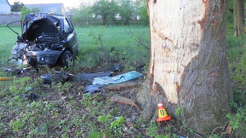 Policisté pomohli ženě z hořícího vozu - Bohuslavice