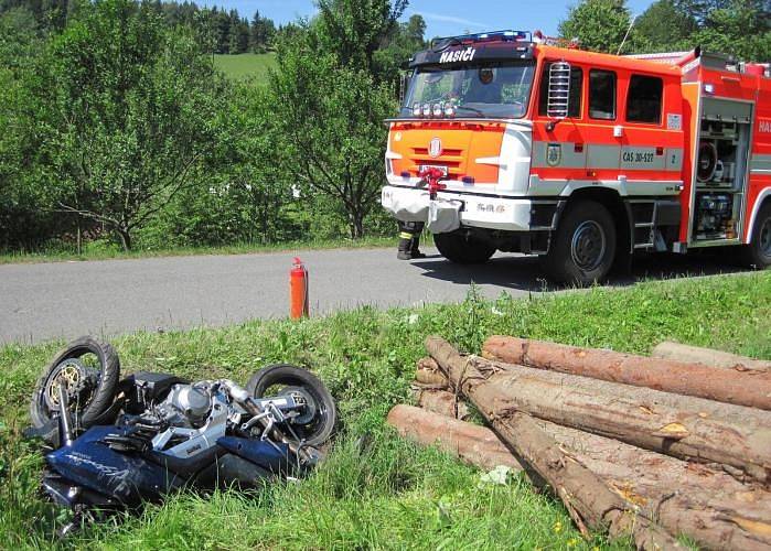 Dopravní nehoda motorkáře ve Velkých Karlovicích - Velké Karlovice