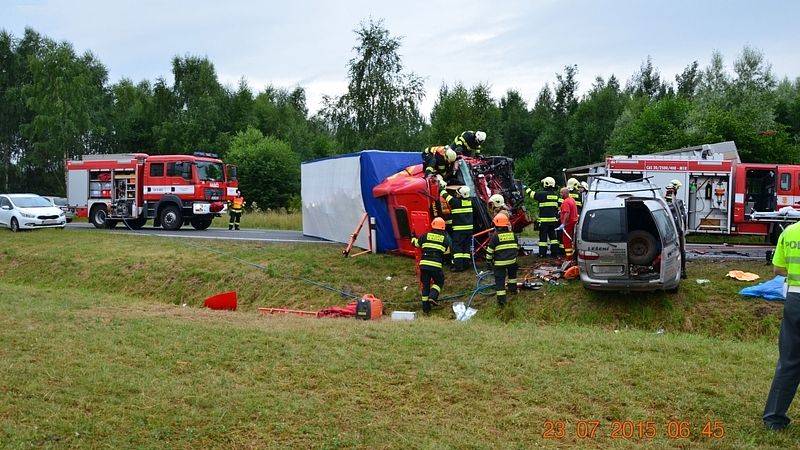 Tragický den na českých silnicích - řada nehod, několik mrtvých