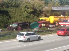 Dopravní nehoda na D1: Dodávka narazila do kamionu, pět mrtvých