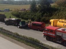 Dopravní nehoda na D1: Dodávka narazila do kamionu, pět mrtvých - dálnice D1, Vyškov, Rousínov