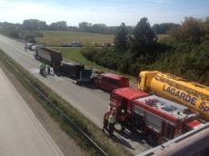 Dopravní nehoda na D1: Dodávka narazila do kamionu, pět mrtvých - dálnice D1, Vyškov, Rousínov