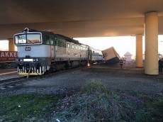 Vlak smetl na přejezdu na Frýdecko-Místecku kamion - Frýdek-Místek