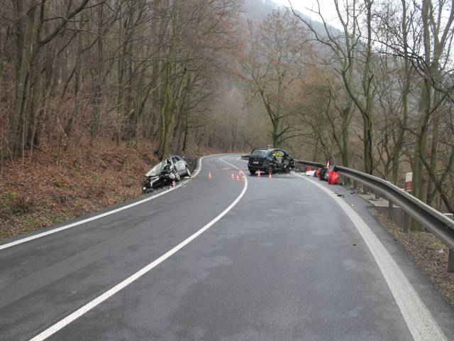 Řidička dostala smyk a čelně narazila do vozidla - Stráž nad Ohří, Boč
