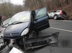 Řidička dostala smyk a čelně narazila do vozidla - Stráž nad Ohří, Boč