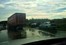 Hromadná dopravní nehoda uzavřela dálnici D5 - 105 km dálnice D5