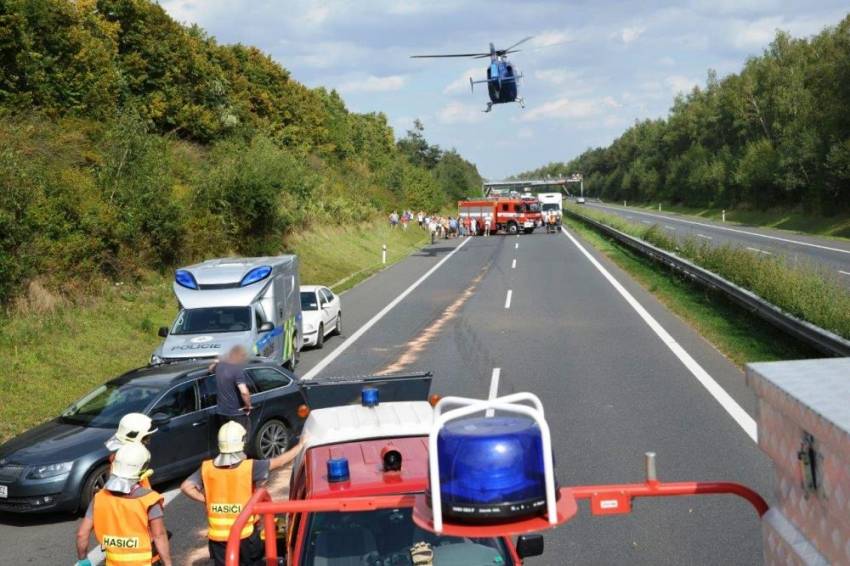 Tragická nehoda se stala na dálnici D11 u Prahy - D 11