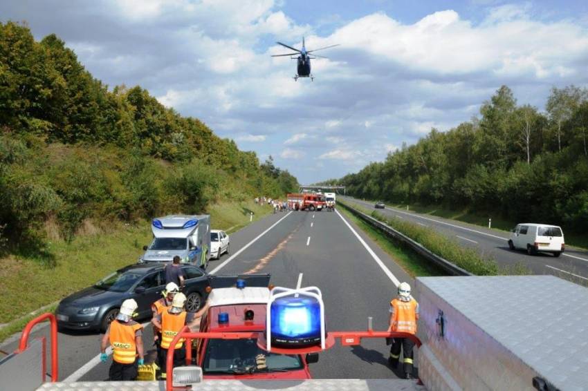 Tragická nehoda se stala na dálnici D11 u Prahy - D 11