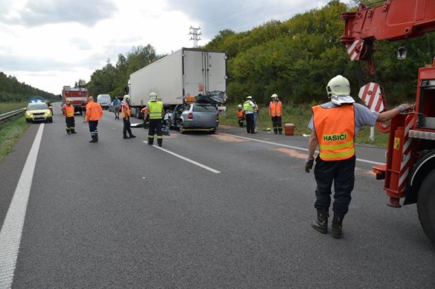 Tragická nehoda se stala na dálnici D11 u Prahy - D 11