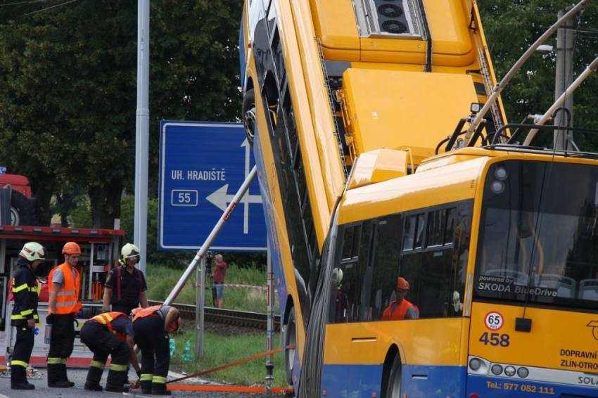 Trolejbus havaroval v Otrokovicích - Otrokovice