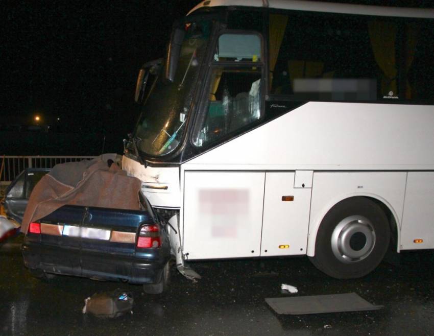 Nehodu osobního vozu a autobusu nepřežili čtyři lidé - Záhřeb na Moravě