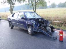 Řidič u Mirošova naboural do stromu, na následky zranění zemřel - Mirošov