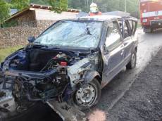 Řidič u Mirošova naboural do stromu, na následky zranění zemřel - Mirošov