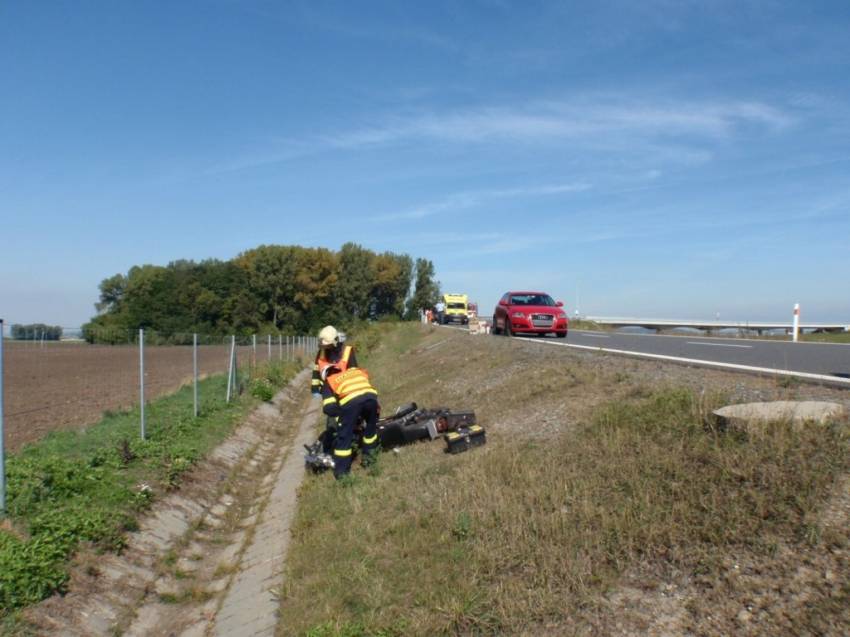 Motorkář nepřežil nehodu na dálnici D1 - Výjezd z dálnice D55