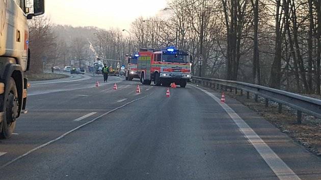 Vážná nehoda na frekventované silnici v Dolech - Doly