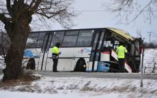 U Středokluk dnes ráno havaroval autobus směřující do Prahy - Středokluky