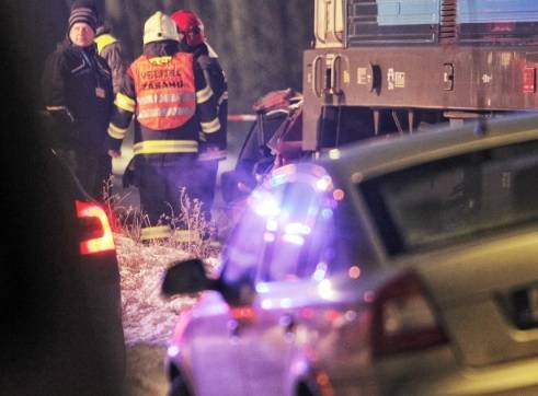 Srážka vlaku s automobilem ve Vejprnicích má tragické následky