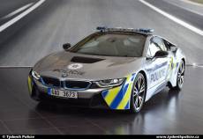 Policie testuje nový BMW i8