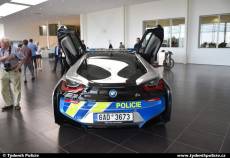 Policie testuje nový BMW i8