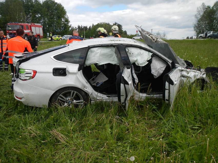 Nehoda dvou vozů BMW s tragickým koncem