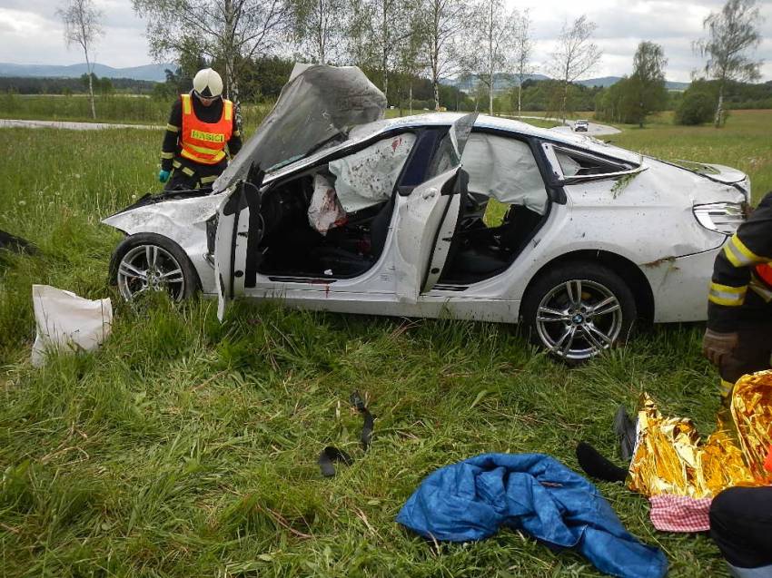 Nehoda dvou vozů BMW s tragickým koncem