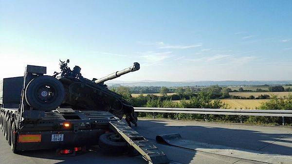 Tank na dálnici D35