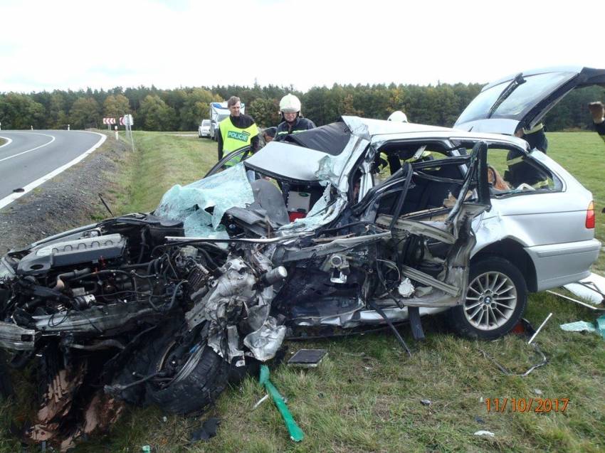 Náraz s nákladním vozem řidič "osobáku" nepřežil