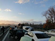 Hromadná nehoda mezi Hradcem a Pardubicemi - Opatovice nad Labem