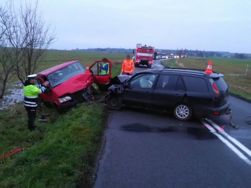 Srážka osobního auta a dodávky na Královéhradecku