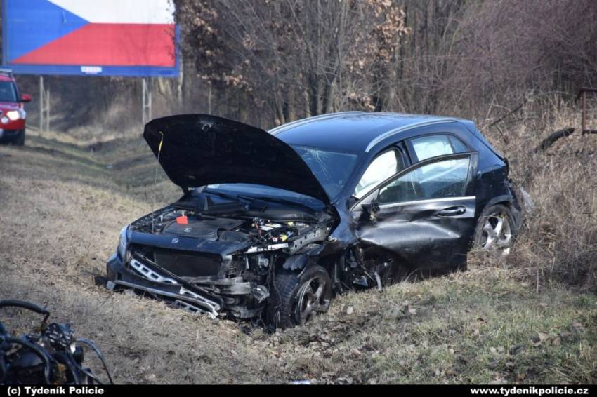 Hromadná nehoda na Benešovsku. Zemřel jeden člověk