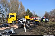 Hromadná nehoda na Benešovsku. Zemřel jeden člověk