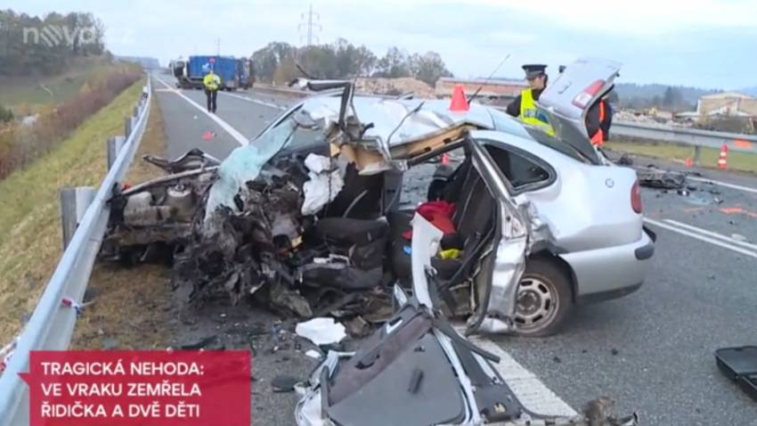 Osobák se srazil s popelářským vozem, zemřely dvě děti a řidička - Mníšek