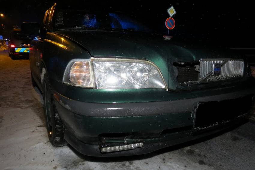 Sáňkaře v Krkonoších smetlo Volvo, skončil s těžkým zraněním v nemocnici - Malá Úpa