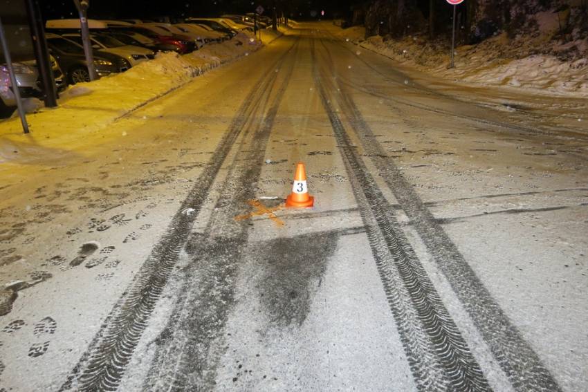 Sáňkaře v Krkonoších smetlo Volvo, skončil s těžkým zraněním v nemocnici - Malá Úpa