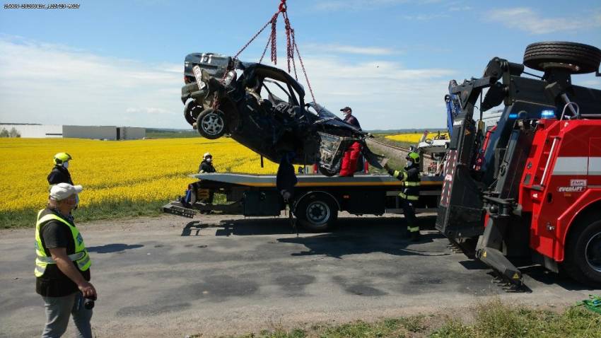 Při střetu felicie s vlakem u Nýřan zemřela žena a dvě děti - Nýřany