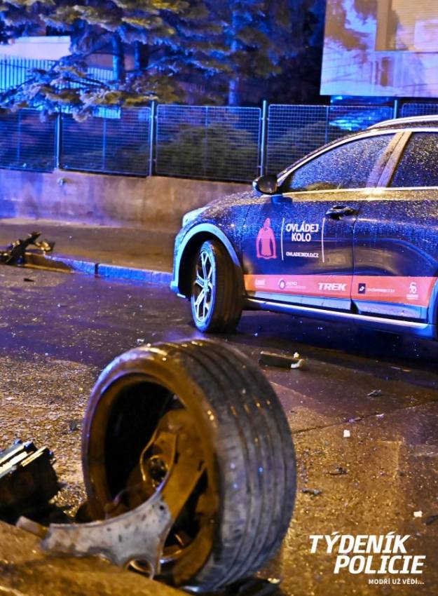 VIDEO: Podnapilý řidič naboural v Praze tři zaparkovaná auta - Na Petřinách