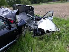 Mladík rozpůlil BMW o protijedoucí Hyundai. Na místě zemřel - Hluboká nad Vltavou