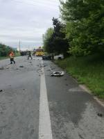 Předjíždějícímu řidiči BMW koupil táta, po čelním střetu zemřel on i rodiče ve škodovce - Černožice