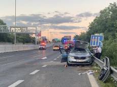 Opilá a zfetovaná řidička nabourala do policejního vozu. Jeden z policistů přišel o život