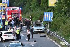 Opilá a zfetovaná řidička nabourala do policejního vozu. Jeden z policistů přišel o život