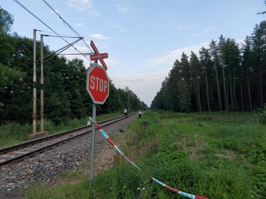 Další tragédii na nechráněném přejezdu nepřežily dvě ženy v dodávce - Borohrádek