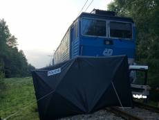 Další tragédii na nechráněném přejezdu nepřežily dvě ženy v dodávce - Borohrádek