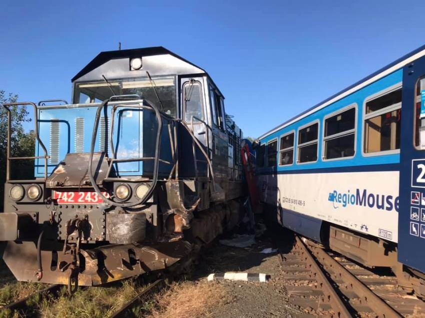 U Kdyně vykolejil po srážce vlak. Zranilo se 19 lidí, včetně 5 dětí - Kdyně