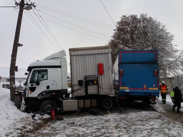 Sníh komplikuje dopravu, počet nehod se zdvojnásobil